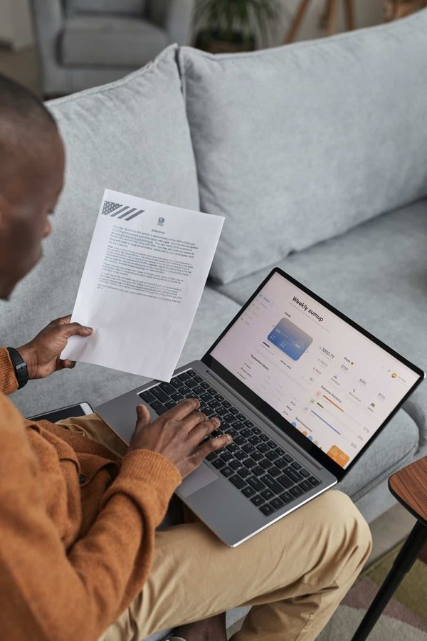 Banque physique ou en ligne : laquelle choisir pour votre entreprise ?